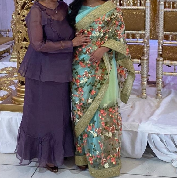 Women's Floral Embroidered Pleated Saree & Blouse - Picture 4 of 14